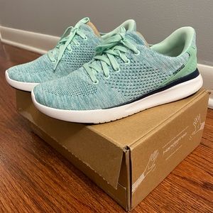 Like new women’s Kizik Lima - size 8